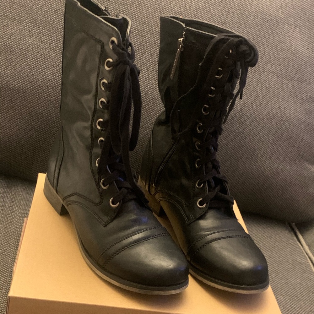 Combat boots